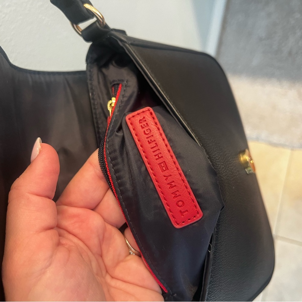 Black Tommy Hilfiger Crossbody Bag - Picture 3 of 9